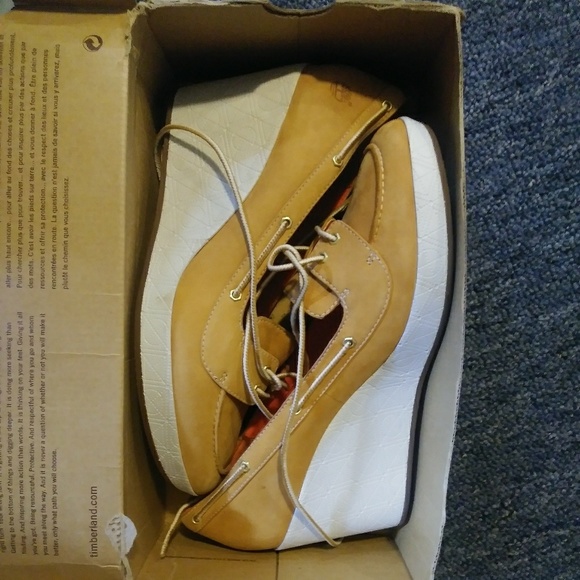 Brand new in the box Women's wheat Timberland's - Picture 2 of 4